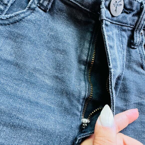 ONE TEASPOON High Long Rise Harlets Distressed Black Wash Denim Cutoffs Short 25 - Picture 8 of 11